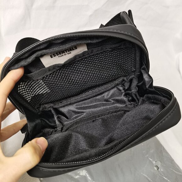 Black Lululemon Everywhere Belt Bag - Picture 4 of 6